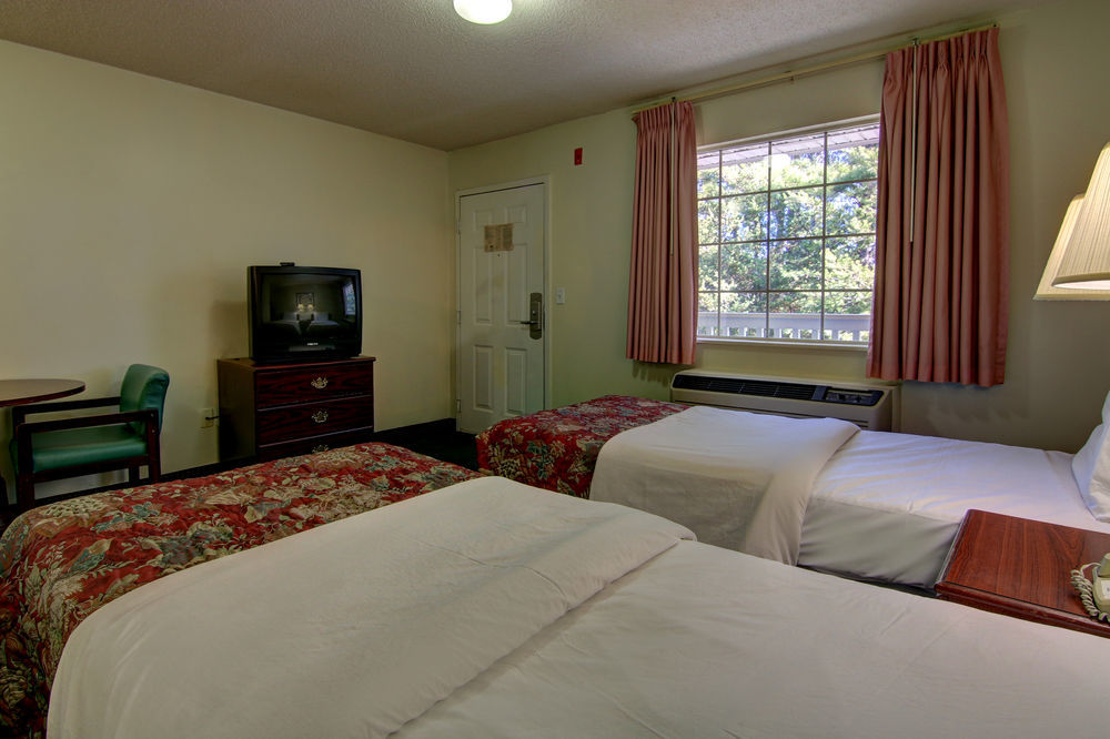 Intown Suites Extended Stay Raleigh Nc - Capital Blvd ภายนอก รูปภาพ