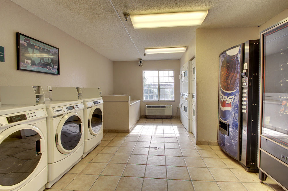 Intown Suites Extended Stay Raleigh Nc - Capital Blvd ภายนอก รูปภาพ
